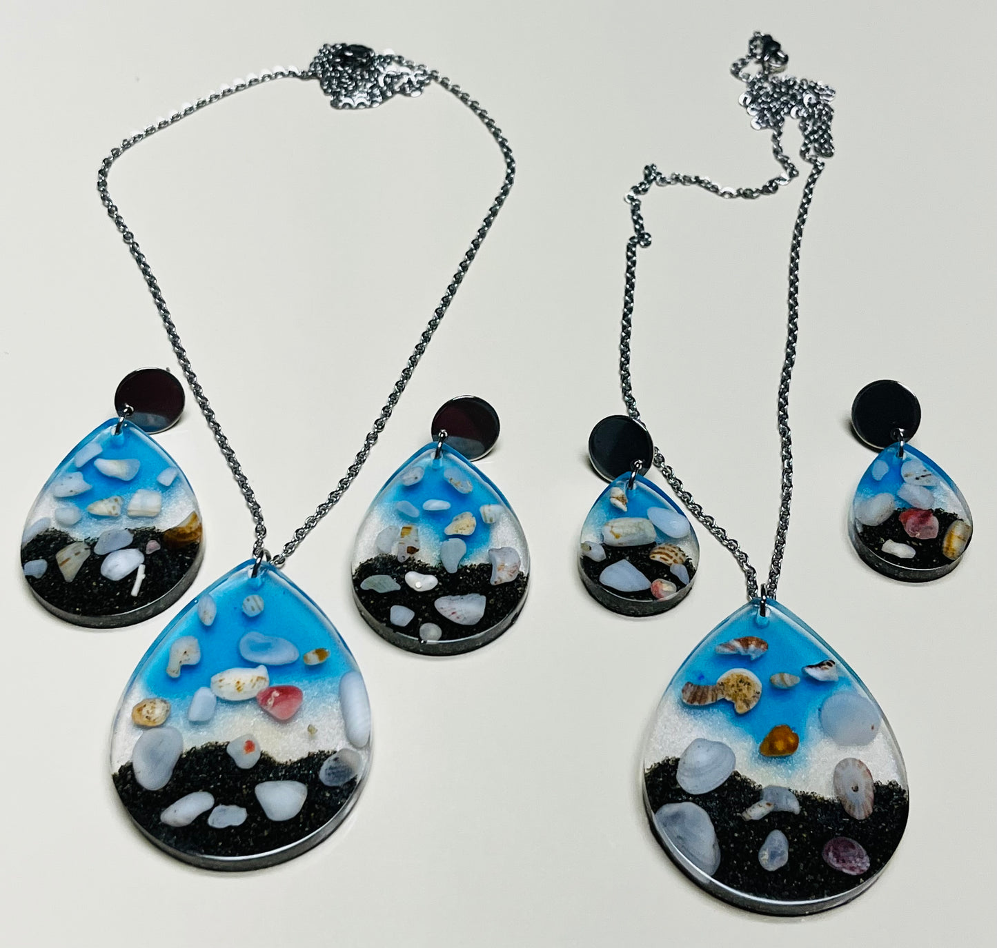 Set artesanal encapsulado de arena de playa negra