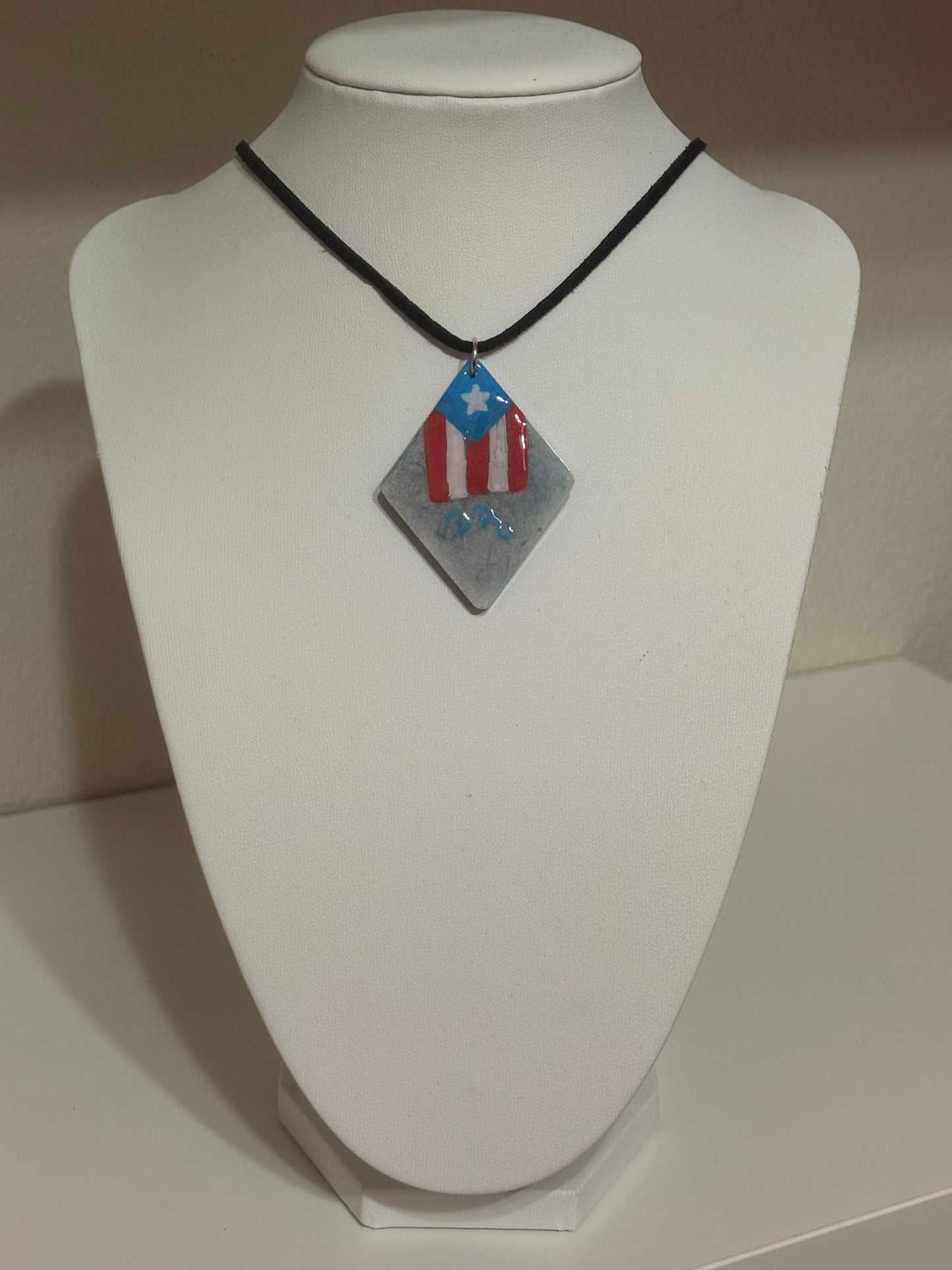 Collar Glow in the dark bandera pintado a mano