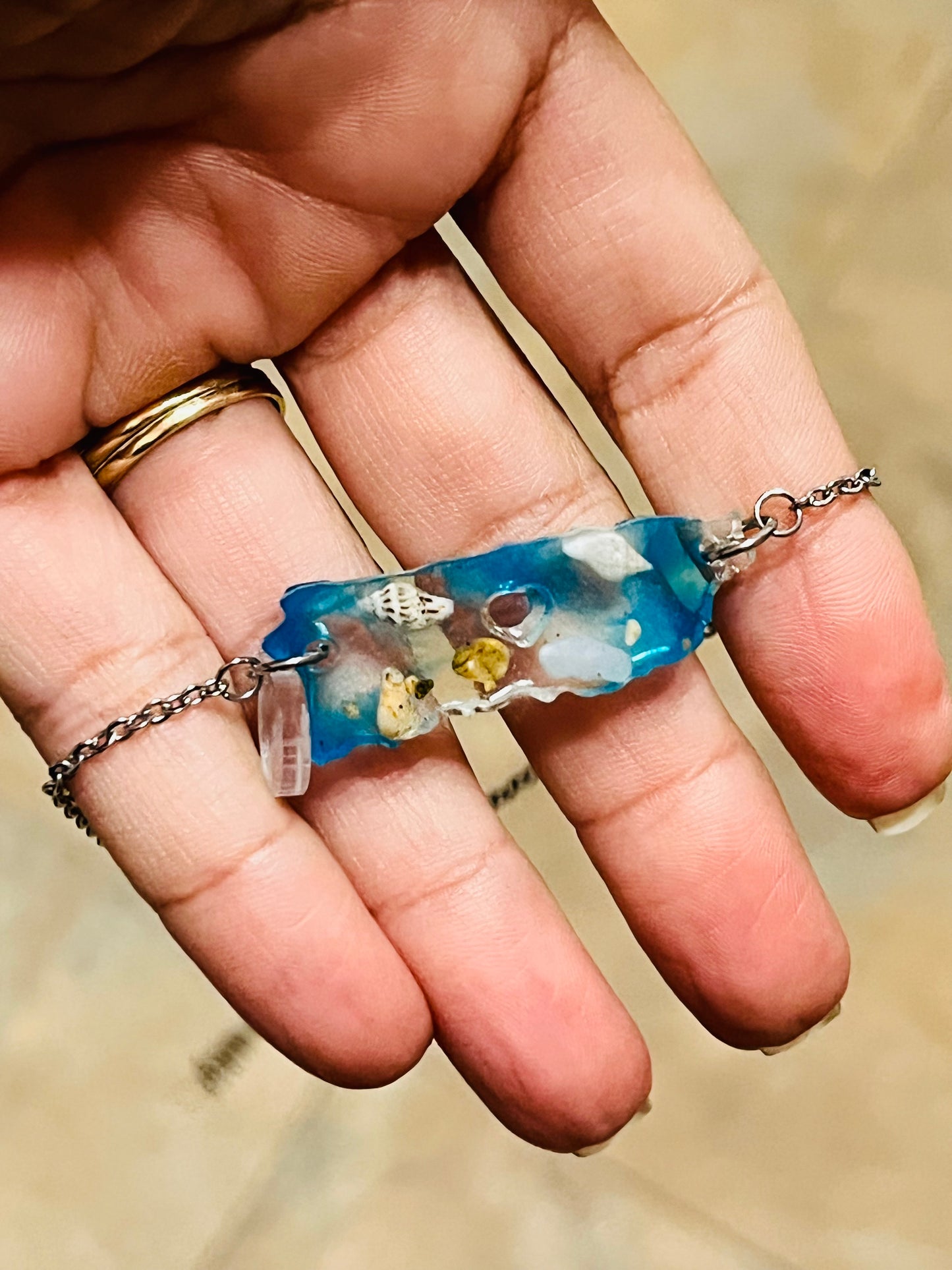 Pulsera artesanal encapsulado de arena de playa