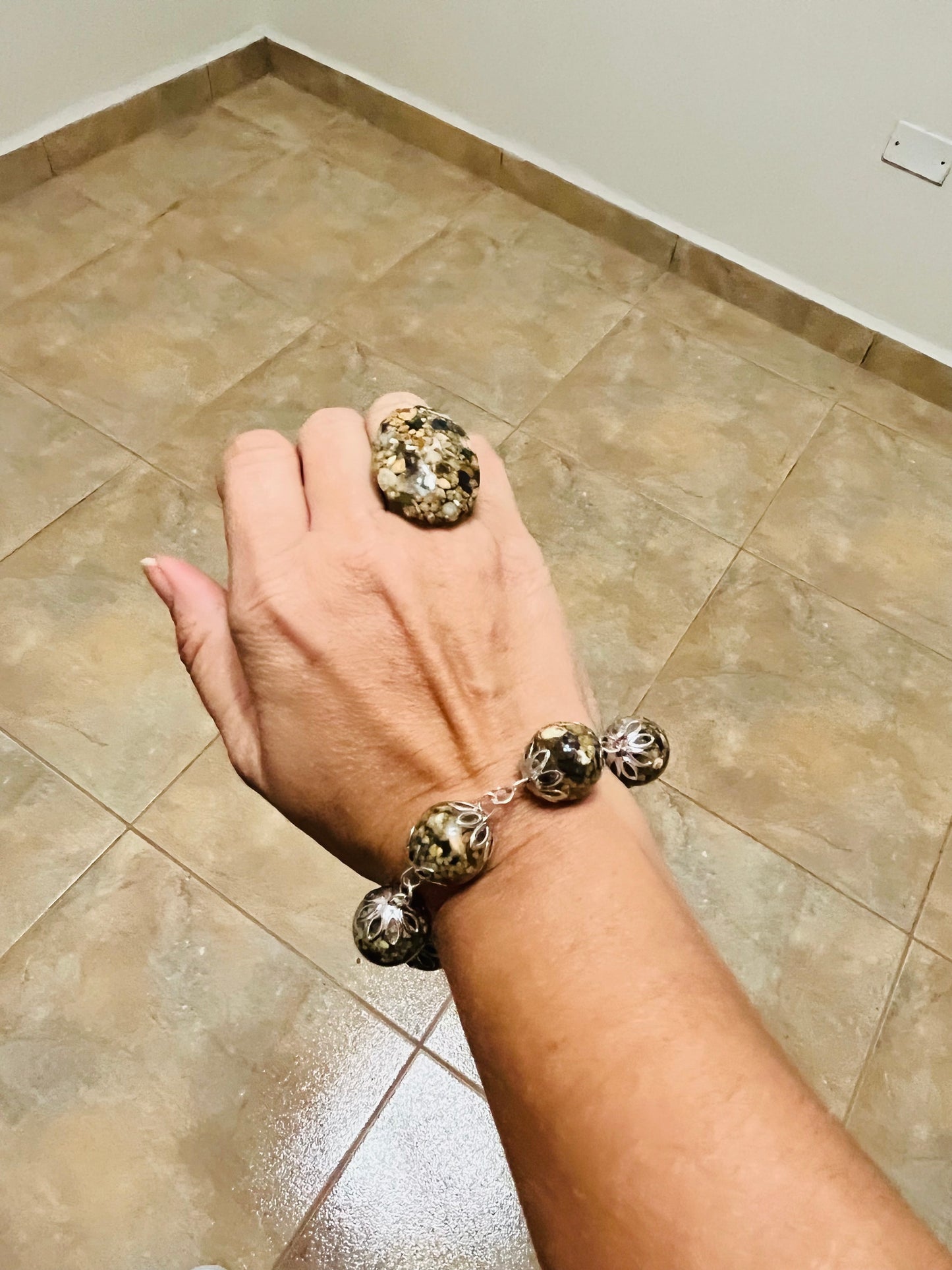 Pulsera artesanal encapsulado de arena de playa