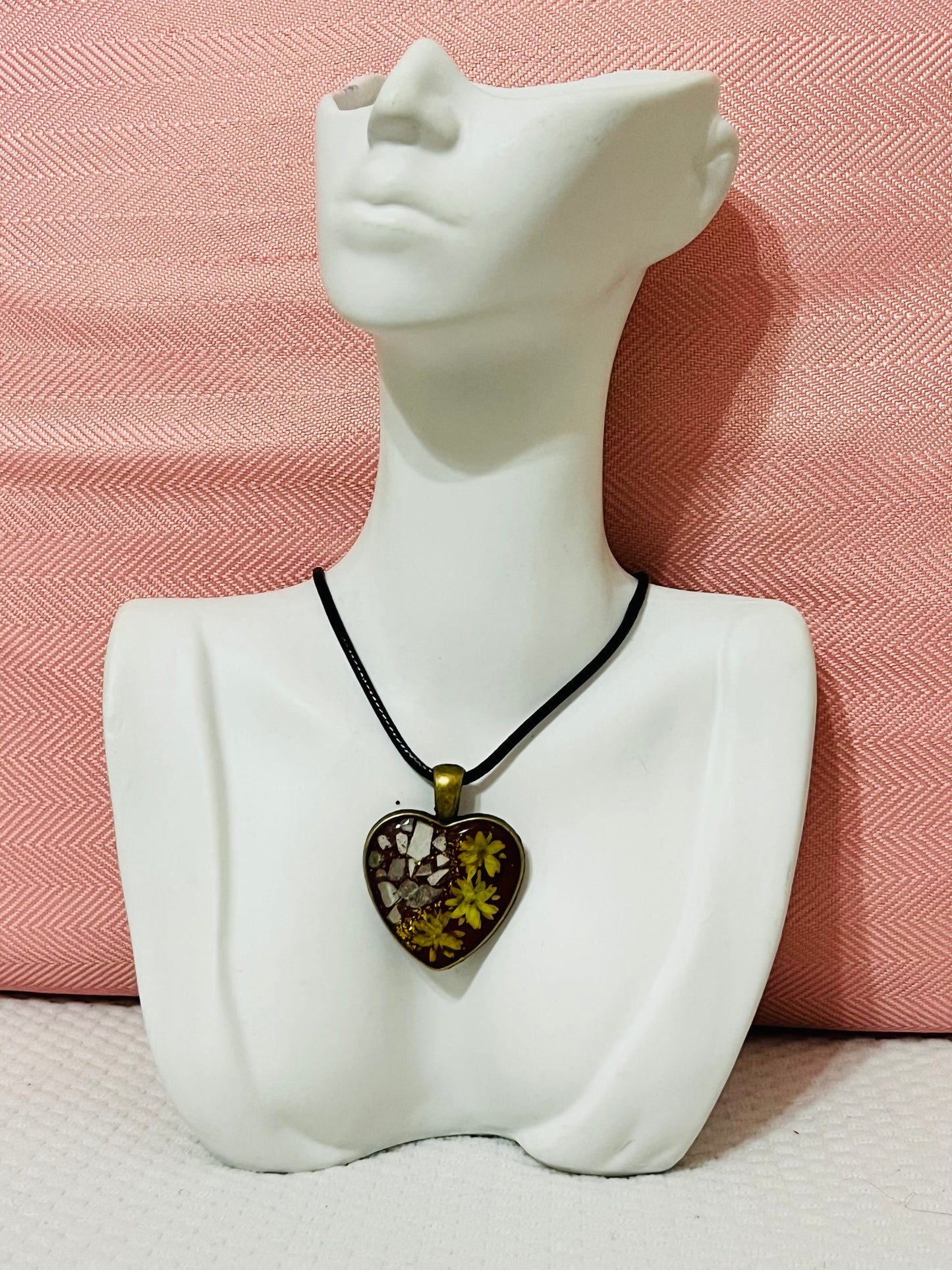 Collar corazón flores y vidrio