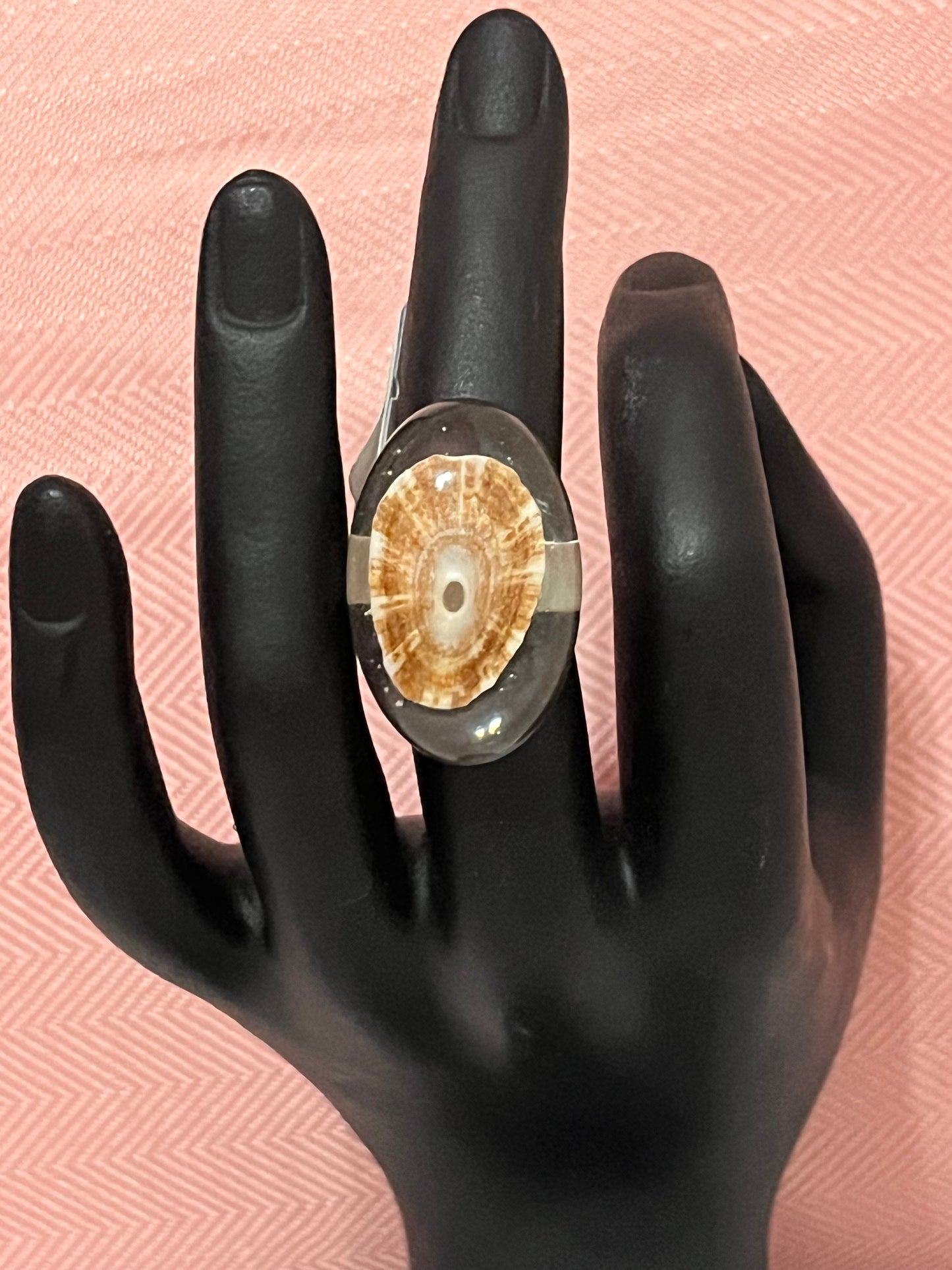 Sortija artesanal encapsulado de caracoles
