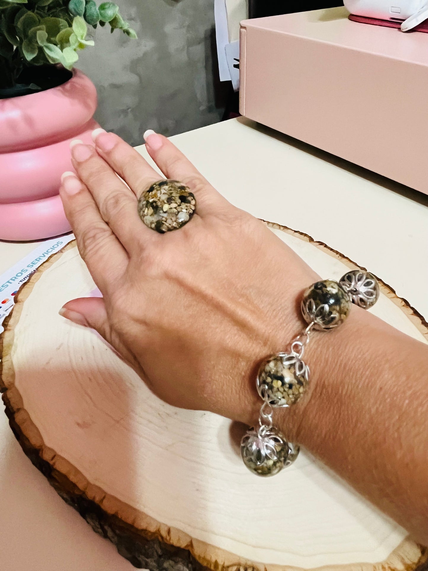 Pulsera artesanal encapsulado de arena de playa