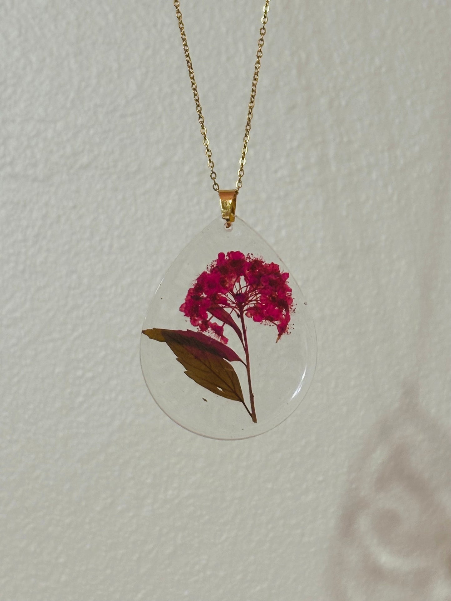 Collar de flores secas