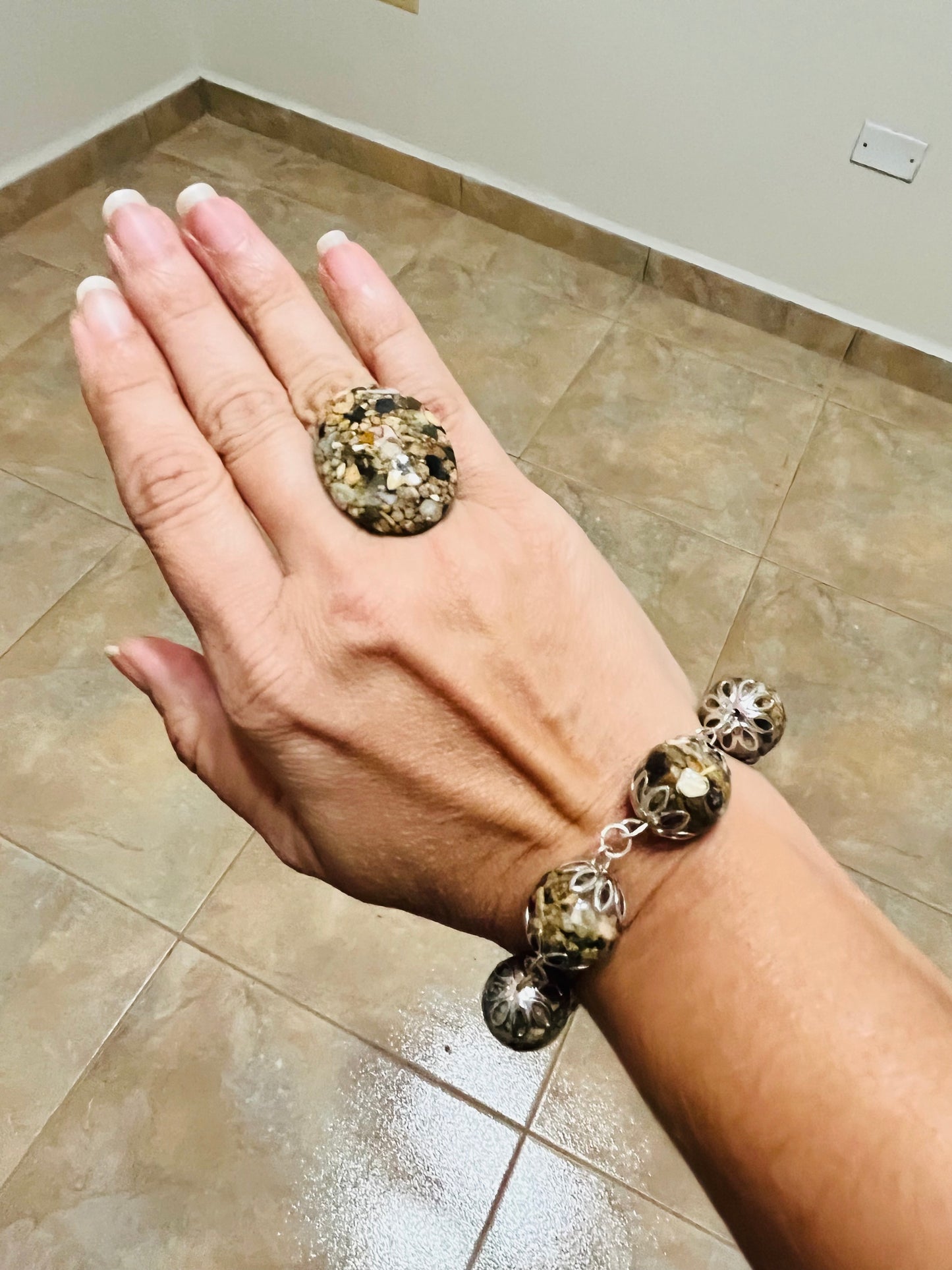 Pulsera artesanal encapsulado de arena de playa