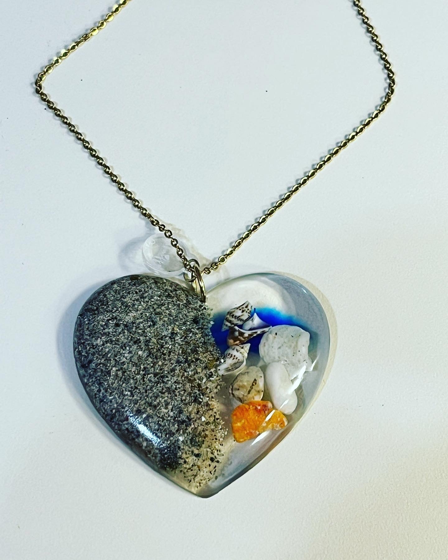 Pendant Corazón Encapsulado de desechos de mar