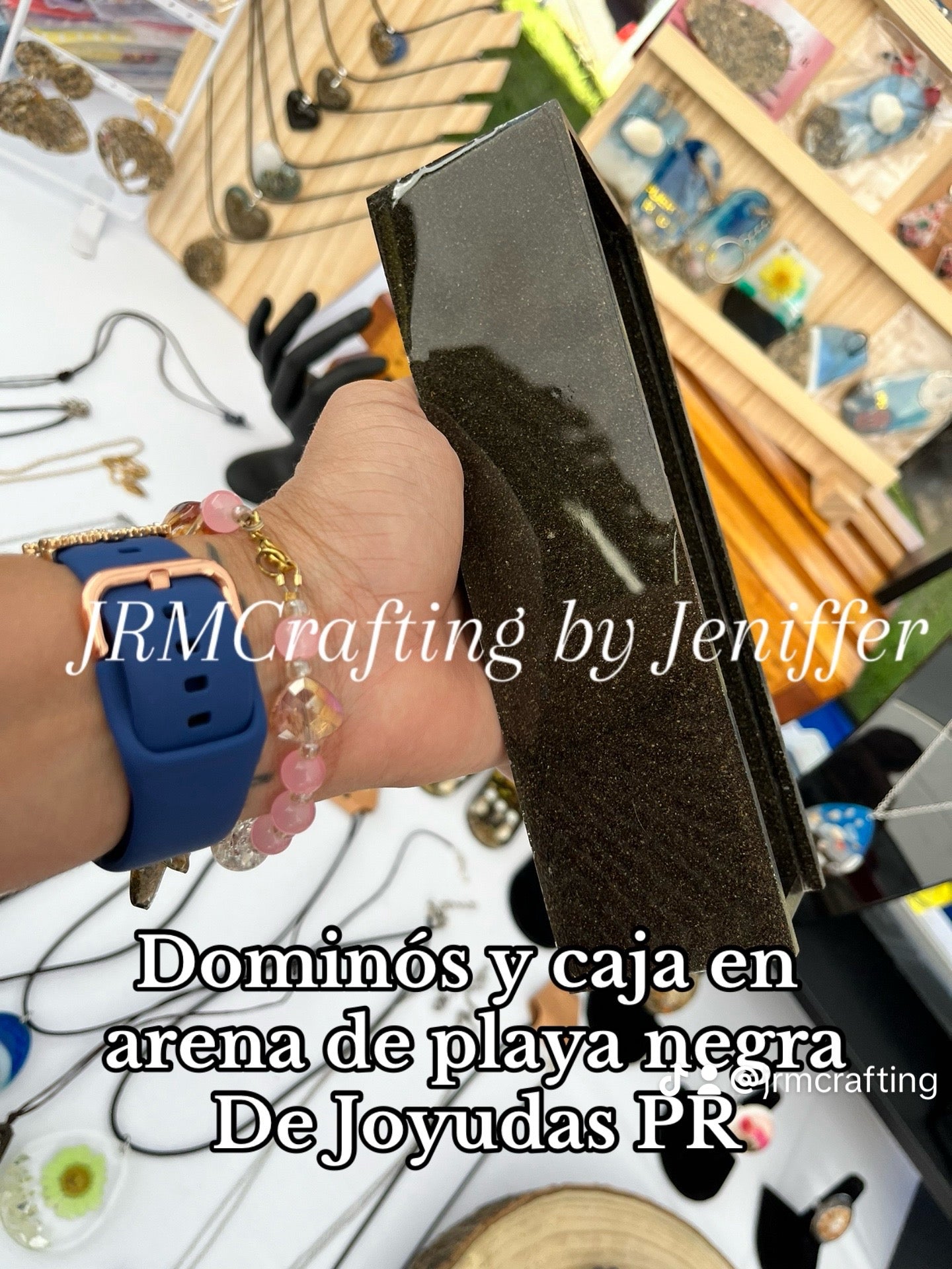 Dominós arena de playa negra disponible