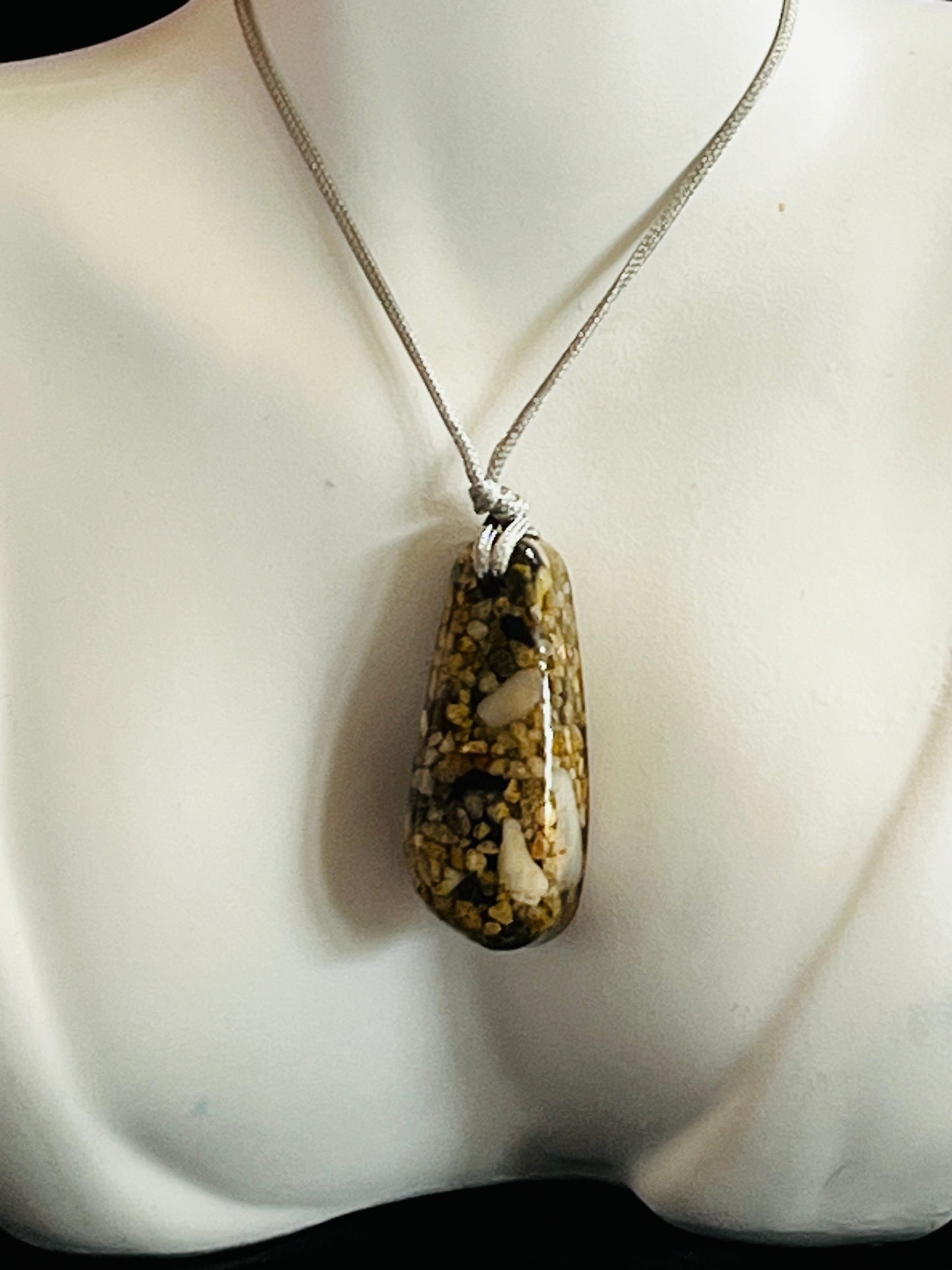 Collar ajustable arena de playa Isabela