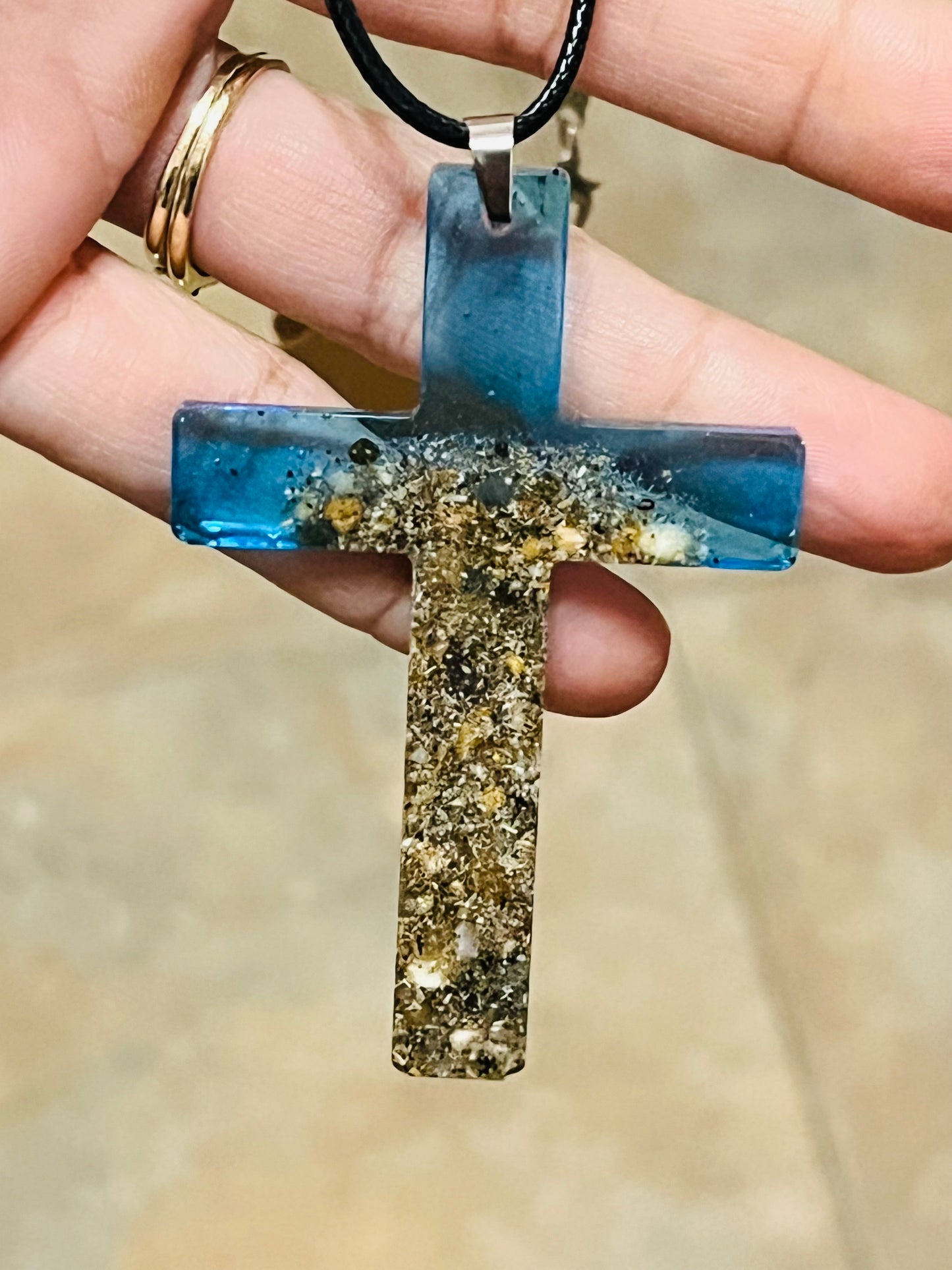Colgante artesanal cruz