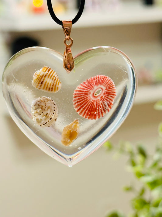 Pendant Corazón clear y caracoles